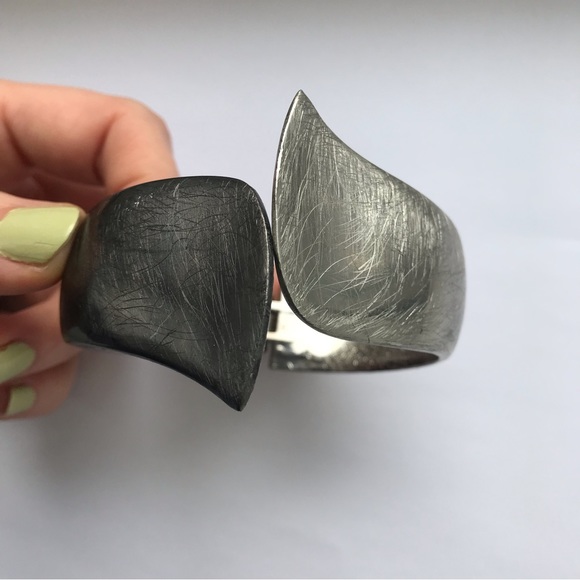 VINTAGE | Two-tone brushed metal bracelet - Picture 2 of 8